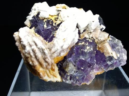 Fluorite, Baryte, Smithsonite<br />Mina Is Murvonis, Domusnovas, Provincia Sud Sardegna, Cerdeña/Sardegna, Italia<br />65,6 x 47,2 mm<br /> (Author: Sante Celiberti)