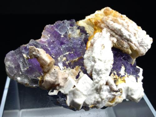 Fluorite, Baryte, Smithsonite<br />Mina Is Murvonis, Domusnovas, Provincia Sud Sardegna, Cerdeña/Sardegna, Italia<br />65,6 x 47,2 mm<br /> (Author: Sante Celiberti)