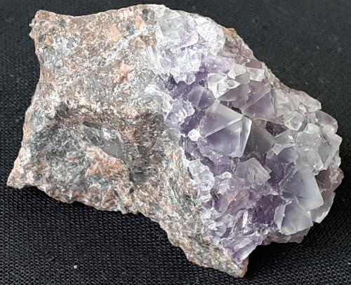 Fluorite<br />Túnel Chengnan (obras), Wuyishan, Prefectura Nanping, Provincia Fujian, China<br />4 x 3 cm<br /> (Author: Volkmar Stingl)