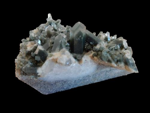 Quartz and Chlorite Group<br />Garganta del Schin, Thusis, Domleschg, Valle Hinterrhein, Grisones (Grischun; Graubünden), Suiza<br />60 mm x 60 mm x30 mm<br /> (Author: Dany Mabillard)