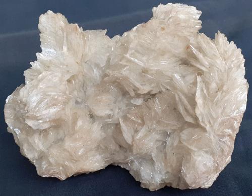 Baryte<br />Mina Herja, Chiuzbaia, Baia Sprie, Maramures, Rumanía<br />13 x 9 cm<br /> (Author: Volkmar Stingl)