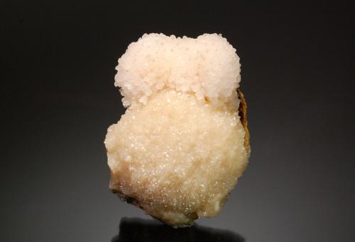 Calcite<br />Mina Boldut, zona minera Cavnic, Cavnic, Maramures, Rumanía<br />6.0 x 4.0 x 3.0 cm<br /> (Author: Michael Shaw)