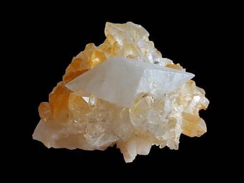 Quartz and Calcite<br />Wergenstein, Mathon, Schams, Región Viamala, Grisones (Grischun; Graubünden), Suiza<br />90 mm x 70 mm x60 mm<br /> (Author: Dany Mabillard)