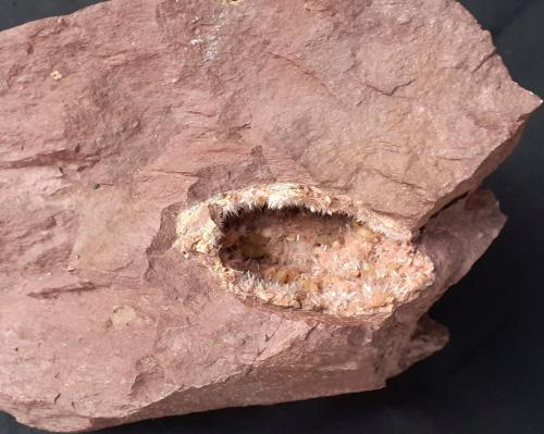 Aragonite, Calcite, Quartz<br />Mühlbachgraben, Fieberbrunn, Distrito Kitzbühel, Tirol Norte, Tirol, Austria<br />23 x 12 (druse 6 x 3 cm)<br /> (Author: Volkmar Stingl)