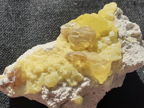 Sulphur<br />Zona Silver Peak, Distrito Silver Peak, Condado Esmeralda, Nevada, USA<br />3,5 x 2 cm<br /> (Author: Volkmar Stingl)