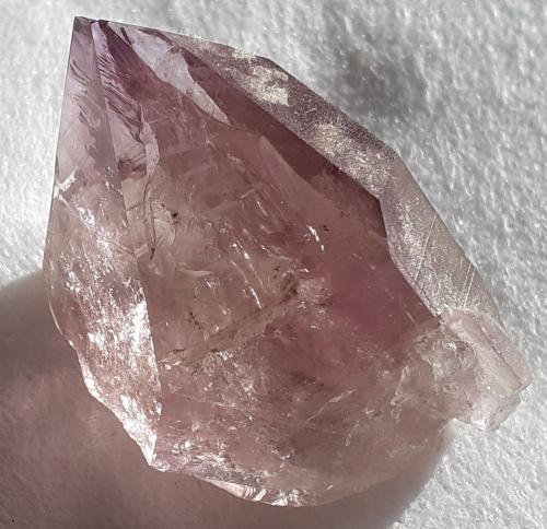 Quartz (variety amethyst)<br />Saurüssel, Zona Mörchner, Zemmgrund, Valle Ziller (Zillertal), Tirol Norte, Tirol, Austria<br />3,5 x 2,5 cm<br /> (Author: Volkmar Stingl)