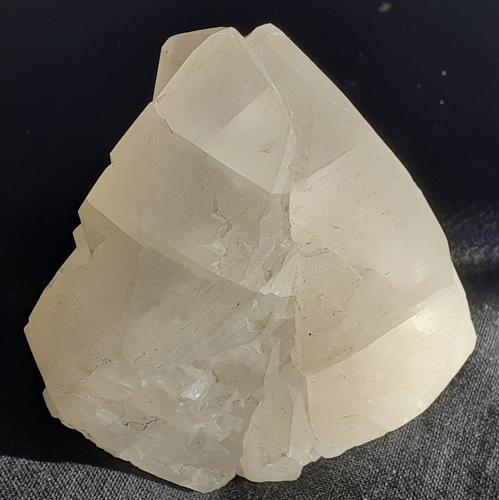 Calcite<br />Túnel Jinshazhou (obras), Guangzhou, Distrito Guangzhou, Provincia Guangdong, China<br />8 x 6 cm<br /> (Author: Volkmar Stingl)