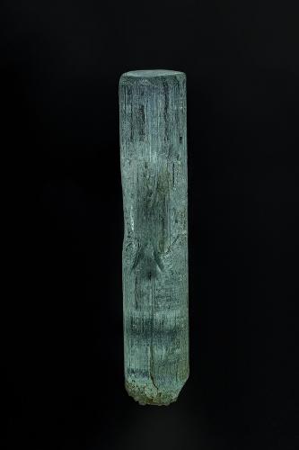 Beryl (variety aquamarine)<br />Shelby, Condado Cleveland, North Carolina, USA<br />8.9 x 1.8 cm<br /> (Author: am mizunaka)