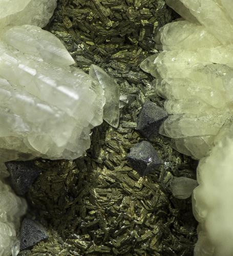 Calcite, Marcasite and Galena.<br />Joplin, Distrito Tri-State, Condado Jasper, Missouri, USA<br /><br /> (Author: Rob Schnerr)