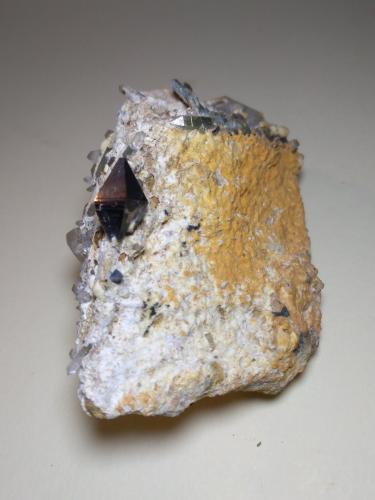 Anatase, Quartz<br />Distrito Kharan, Balochistan (Baluchistan), Paquistán<br />83 x 52 mm<br /> (Author: Sante Celiberti)