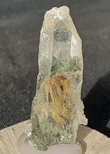 Quartz, Actinolite, Tremolite<br />Saurüssel, Zona Mörchner, Zemmgrund, Valle Ziller (Zillertal), Tirol Norte, Tirol, Austria<br />3 x 1 cm<br /> (Author: Volkmar Stingl)