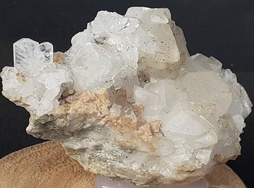 Calcite, Albite<br />Valle Kluppen, Schmirn, Distrito Innsbruck-Land, Tirol Norte, Tirol, Austria<br />6,5 x 4,5 cm<br /> (Author: Volkmar Stingl)