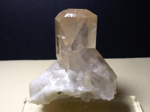 Topaz, Quartz, Microcline, Albite<br />Dassu, Valle Braldu, Distrito Shigar, Gilgit-Baltistan (Áreas del Norte), Paquistán<br />64 x 60 mm<br /> (Author: Sante Celiberti)