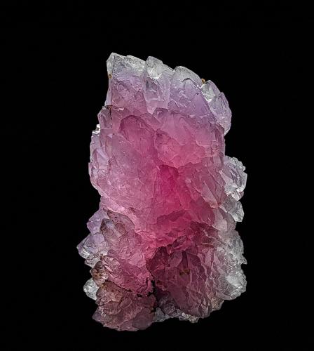 Quartz (variety rose quartz)<br />Taquaral, Itinga, Jequitinhonha, Minas Gerais, Brasil<br />8.6 x 4.8 cm<br /> (Author: am mizunaka)