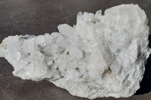 Calcite, Quartz, Pyrite<br />Túnel Caidun #2 (obras), Jianyang, Prefectura Nanping, Provincia Fujian, China<br /><br /> (Author: Volkmar Stingl)