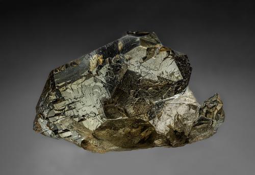 Quartz (variety smoky quartz)<br />Glaciar Tiefen, Monte Galenstock, Realp, Uri, Suiza<br />5.2 x 5.3 cm<br /> (Author: am mizunaka)