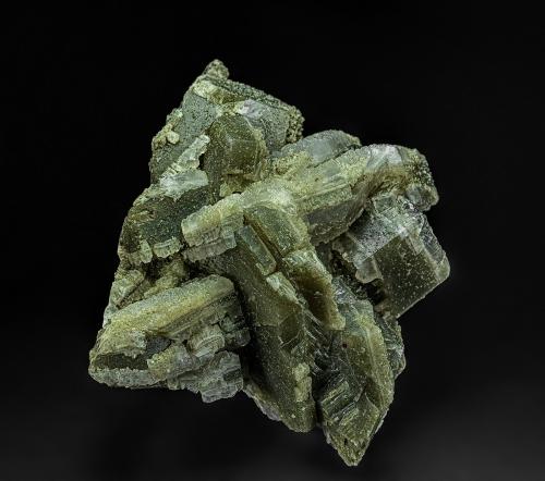 Quartz, Calcite<br />Zona minera Huanggang, Hexigten Banner (Kèshíkèténg Qí), Chifeng (Ulanhad), Región Autónoma Mongolia Interior, China<br />9.4 x 8.0 cm<br /> (Author: am mizunaka)