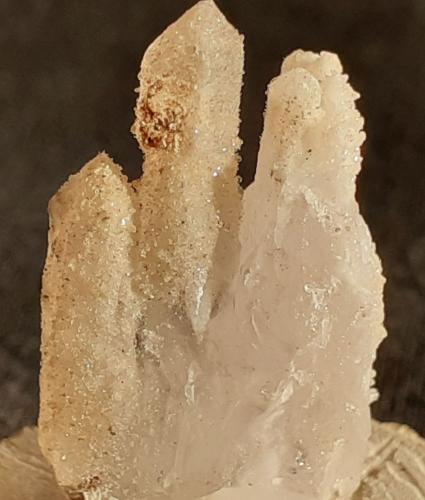 Quartz, Natrolite<br />Cantera Capurru, Osilo, Provincia Sassari, Cerdeña/Sardegna, Italia<br />2 x 1,3 cm<br /> (Author: Volkmar Stingl)