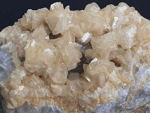 Dolomite (variety ferroan dolomite), Calcite, Fluorite<br />Mina Yongping, Yongping, Yanshan, Prefectura Shangrao, Provincia Jiangxi, China<br />6 x 4 cm<br /> (Author: Volkmar Stingl)