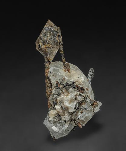 Quartz, Calcite, Marcasite<br />Mina Treasure Mountain Diamond, Little Falls, Condado Herkimer, New York, USA<br />5.4 x 2.6 cm<br /> (Author: am mizunaka)