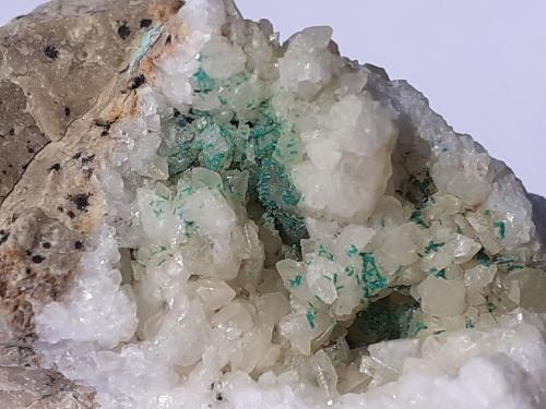 Malachite, Calcite<br />Distrito minero Ringenwechsel, Troi, Distrito Schwaz, Valle Inn, Tirol Norte, Tirol, Austria<br />FoV 3,5 x 2 cm<br /> (Author: Volkmar Stingl)