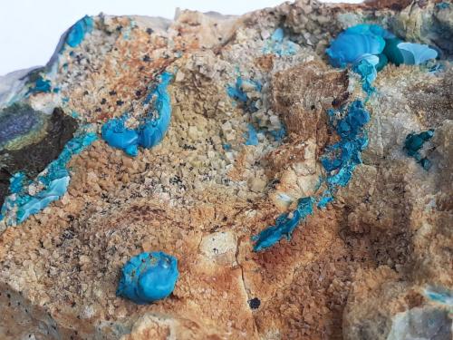 Chrysocolla, Malachite, Dolomite, Tetraedrite-Group<br />Distrito minero Ringenwechsel, Troi, Distrito Schwaz, Valle Inn, Tirol Norte, Tirol, Austria<br />15 x 10 cm<br /> (Author: Volkmar Stingl)