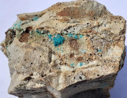 Chrysocolla, Dolomite, Calcite, Cuproadamite (?)<br />Distrito minero Ringenwechsel, Troi, Distrito Schwaz, Valle Inn, Tirol Norte, Tirol, Austria<br />8 x 5 cm<br /> (Author: Volkmar Stingl)