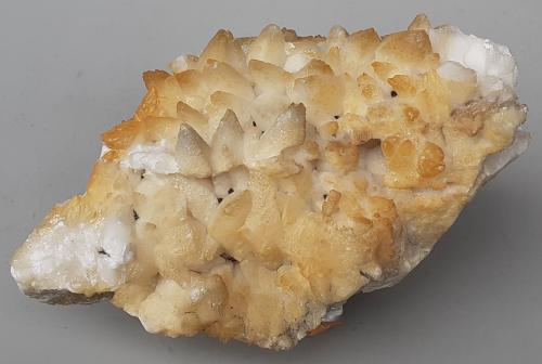 Calcite<br />Lafatsch, Montes Karwendel, Distrito Innsbruck-Land, Tirol Norte, Tirol, Austria<br />9 x 5,5 cm<br /> (Author: Volkmar Stingl)