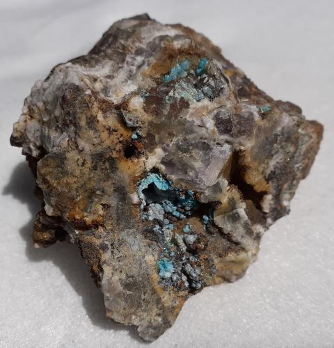 Chrysocolla, Calcite, Fluorite<br />Mina Yongping, Yongping, Yanshan, Prefectura Shangrao, Provincia Jiangxi, China<br />6 x 5,5 cm<br /> (Author: Volkmar Stingl)