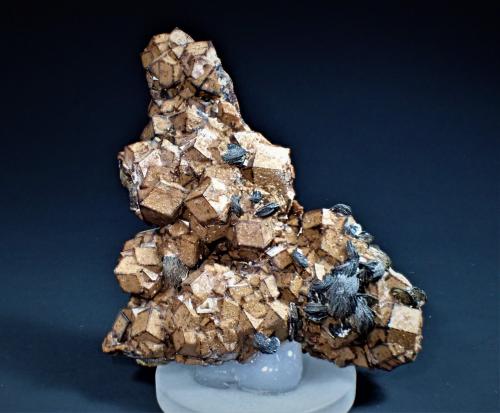 Andradite, Hematite<br />Bahía Avissalos, Isla de Serifos, Islas Cícladas, Prefectura de las Cícladas, Egeo meridional, Grecia<br />106 mm x 83 mm x 35 mm<br /> (Author: Don Lum)