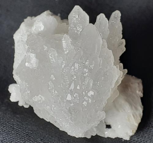 Strontianite<br />Oberdorf an der Laming, Valle Laming, Bruck an der Mur, Estiria/Steiermark, Austria<br />3,5 x 3 cm<br /> (Author: Volkmar Stingl)