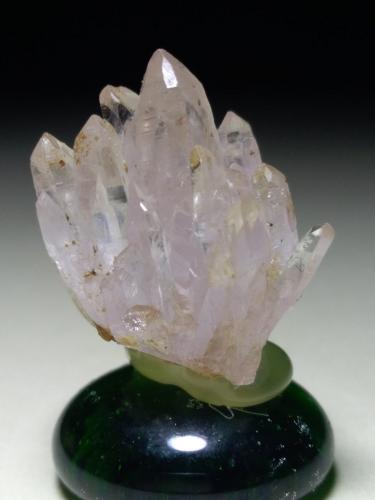 Quartz (variety rose quartz)<br />Concesión Pitorra, Alto da Pitorra, Laranjeiras, Galiléia, Vale do Rio Doce, Minas Gerais, Brasil<br />24 x 22 mm<br /> (Author: Sante Celiberti)