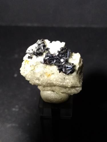 Hematites<br />Monte Cervandone, Alpe Devero, Baceno, Valle Ossola, Provincia Verbano-Cusio-Ossola, Piamonte (Piemonte), Italia<br />28 x 27 mm<br /> (Autor: Sante Celiberti)