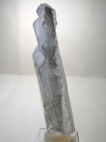 Quartz (variety faden)<br />Tole, Wana, Waziristan Meridional, Provincia Khyber Pakhtunkhwa, Paquistán<br />12,5 x 3 cm<br /> (Author: Sante Celiberti)