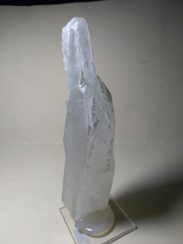 Quartz (variety faden)<br />Tole, Wana, Waziristan Meridional, Provincia Khyber Pakhtunkhwa, Paquistán<br />12,5 x 3 cm<br /> (Author: Sante Celiberti)