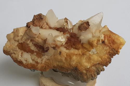 Calcite, Quartz, Siderite<br />Cañon Fendels, Ried im Oberinntal, Distrito Landeck, Tirol Norte, Tirol, Austria<br />7 x 4 cm<br /> (Author: Volkmar Stingl)