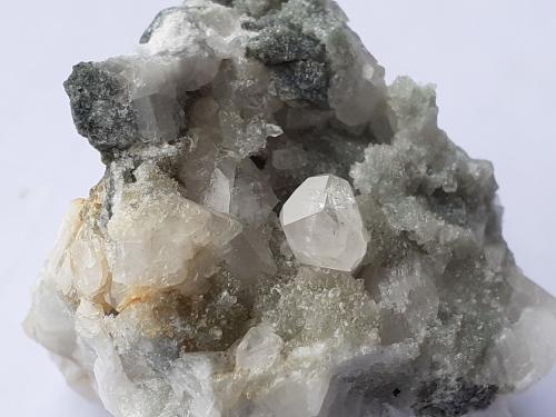 Calcite, Quartz<br />Túnel Cangchuanlong #1 (obras), Jianyang, Prefectura Nanping, Provincia Fujian, China<br />4 x 3 cm<br /> (Author: Volkmar Stingl)