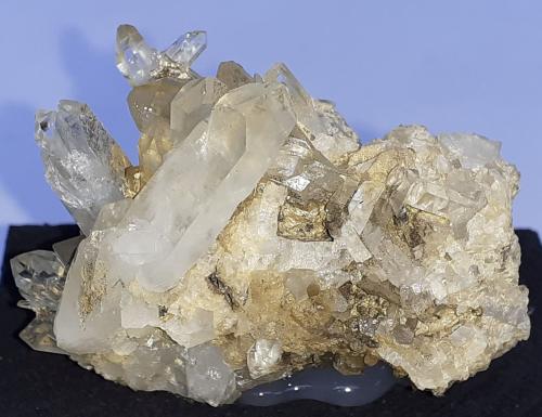 Quartz (variety Rock Crystal)<br />Valle Navis, Distrito Innsbruck-Land, Tirol Norte, Tirol, Austria<br />4,5 x 4 cm<br /> (Author: Volkmar Stingl)