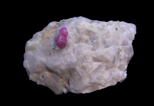 Corundum (variety ruby)<br />Ali Abad, Valle Hunza, Distrito Nagar, Gilgit-Baltistan (Áreas del Norte), Paquistán<br />57mm x 42mm x 32mm<br /> (Author: Firmo Espinar)