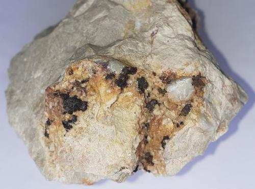 Descloizie, Dolomite, Smithsonite<br />Distrito minero Hochobir, Monte Hochobir, Eisenkappel-Vellach, Distrito Völkermarkt, Carintia/Kärnten, Austria<br />6 x 5 cm<br /> (Author: Volkmar Stingl)