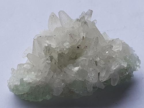 Calcite, Fluorite, Pyrite<br />Túnel Baimashan (obras), Qianbaxia, Wuyishan, Prefectura Nanping, Provincia Fujian, China<br />3,5 x 2,5 cm<br /> (Author: Volkmar Stingl)