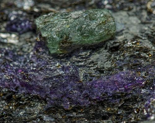 Beryl (variety emerald), Fluorite<br />Mina Curlew Emerald, Río Shaw, Condado East Pilbara, Región Pilbara, Australia Occidental, Australia<br /><br /> (Author: am mizunaka)