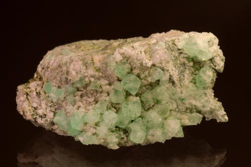 Fluorite<br />Lago Pockart, Valle Gastein, St. Johann im Pongau, Hohe Tauern, Salzburgo/Salzburg, Austria<br />36 x 18 mm<br /> (Author: Gerhard Brandstetter)