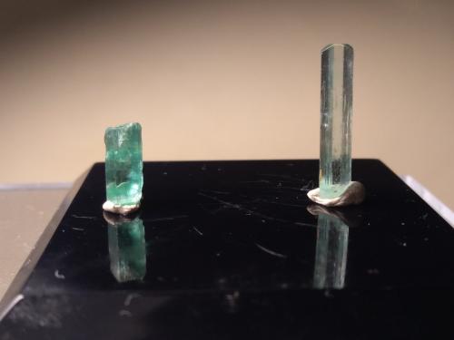 Beryl (variety Emerald)<br />Meseta Jos, Distrito Ropp, Estado Plateau, Nigeria<br />19 x 4 mm (the biggest)<br /> (Author: Sante Celiberti)