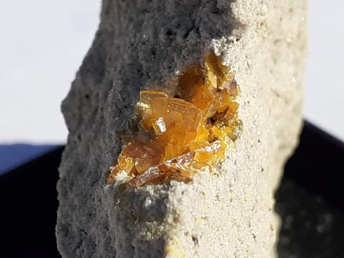 Wulfenite<br />Haiming, Distrito Imst, Tirol Norte, Tirol, Austria<br />5,5 x 4 cm<br /> (Author: Volkmar Stingl)