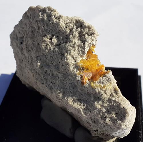 Wulfenite<br />Haiming, Distrito Imst, Tirol Norte, Tirol, Austria<br />5,5 x 4 cm<br /> (Author: Volkmar Stingl)