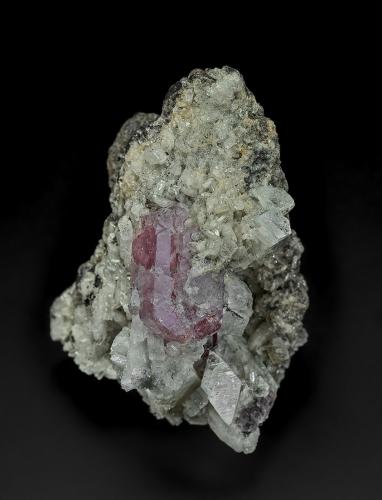 Fluorapatite, Albite, Dolomite<br />Mina La Marina, Municipio Pauna, Cinturón Esmeraldífero Occidenta, Departamento Boyacá, Colombia<br />7.5 x 5.0 cm<br /> (Author: am mizunaka)