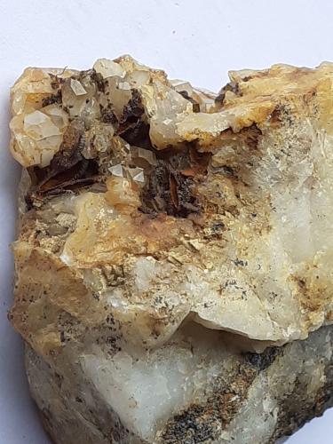 Quartz, limonite after Hematite<br />Möseralm, Fiss, Distrito Landeck, Tirol Norte, Tirol, Austria<br />5,5 x 5 cm<br /> (Author: Volkmar Stingl)