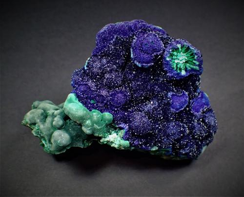 Azurite, Malachite<br />Prefectura Chizhou, Provincia Anhui, China<br />96 mm x 79 mm x 41 mm<br /> (Author: Don Lum)