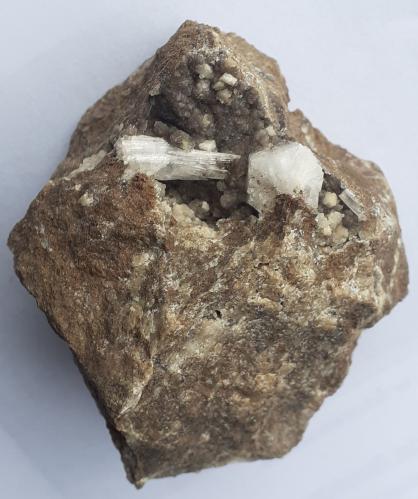 Aragonite, Baryte<br />Depósito de magnesita, Bürglkopf, Hochfilzen, Distrito Kitzbühel, Tirol Norte, Tirol, Austria<br />6,5 x 5,5 cm<br /> (Author: Volkmar Stingl)